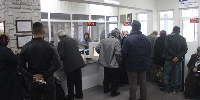 Haberi duyan Nüfus Müdürlüğüne koştu