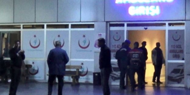 Elleri kelepçeli mahkum jandarmanın elinden kaçtı