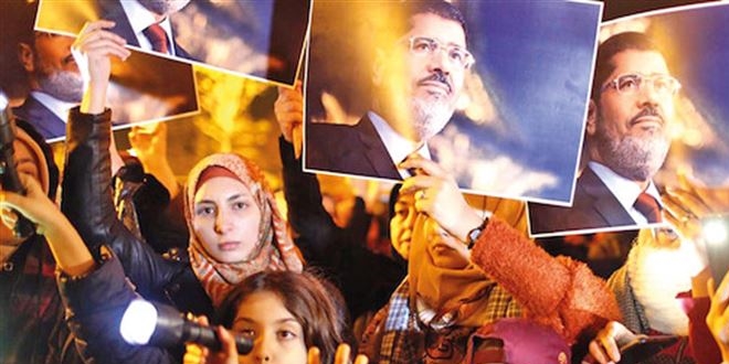 Meşaleler cezaevinde bulunan masumlar için yandı