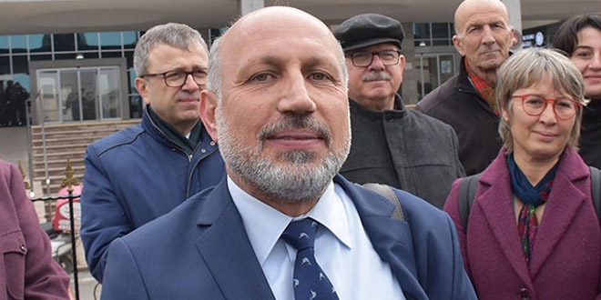 Yaşı küçük kızlara bekaret testi yapmayan doktora beraat