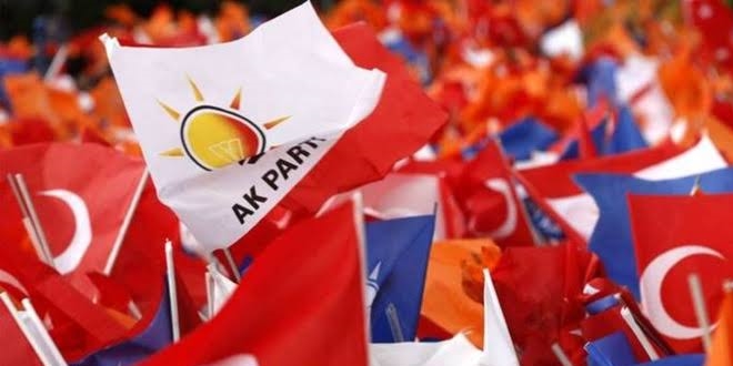 AK Parti'li 3 ilçe başkanı istifa etti