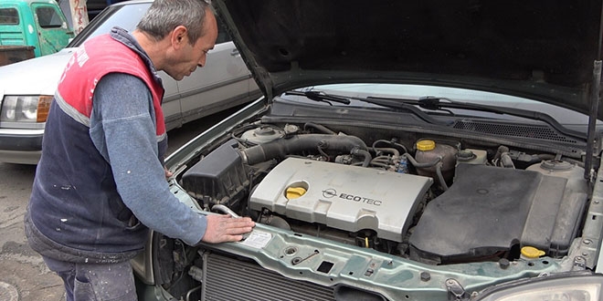 70 liralık masraftan kaçarken otomobilin motorundan olmayın