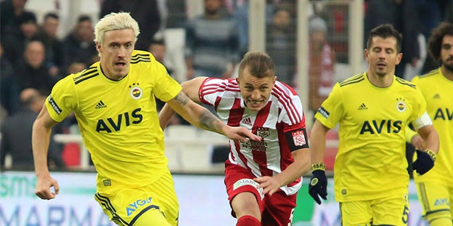 Sivasspor, Fenerbahçe'yi 3 golle geçti!