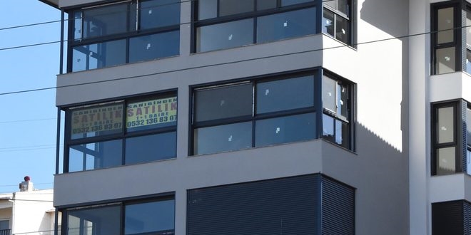 CHP'li meclis üyesinin otel ruhsatıyla apartman yaptığı iddiası