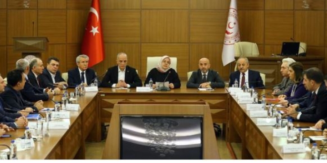 Yeni asgari ücret için ilk teklif verilecek