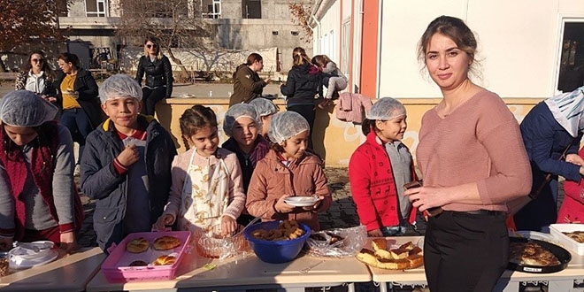 Okulda pazar kuruldu, pazarcılar ise öğrenciler oldu
