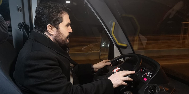 Belediye Başkanı, hem şoförlük yaptı hem halkı dinledi