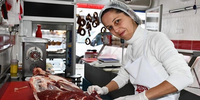 KOSGEB desteğiyle ilçenin ilk kadın kasabı oldu