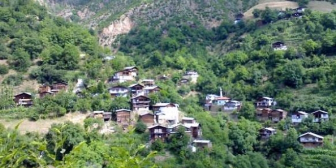 Kimsenin yaşamadığı köylerinde 3 yıldır nöbet tutuyorlar