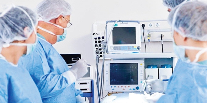 İzmirli doktor 14. tüp bebek denemesinden olan üçüzlerini dünyaya getirdi