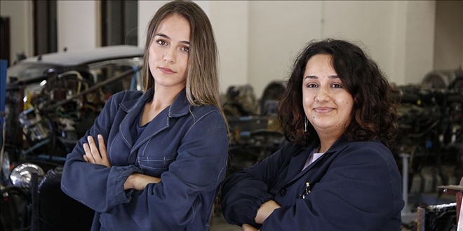 Otomobilin 'kadın ustaları' olabilmek için ter döküyorlar