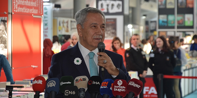 Bülent Arınç: Nobel Edebiyat Ödülü bir haine verilmiştir