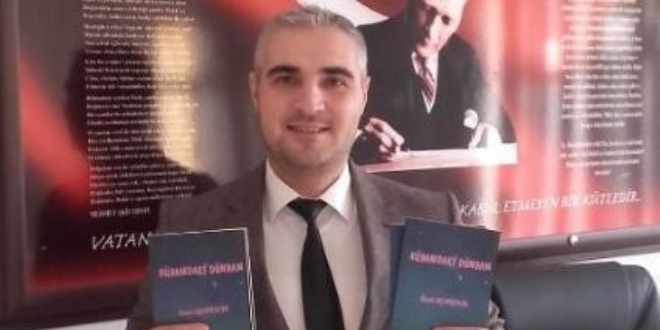 Okul müdürü şiir kitabı çıkardı