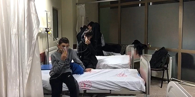 Sıkılan biber gazı, yurttaki öğrencileri hastanelik etti