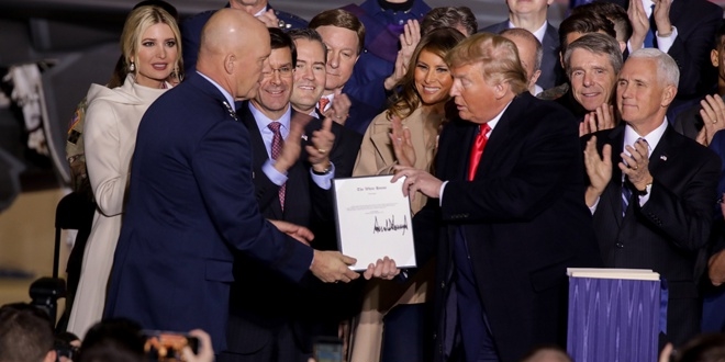 Trump, Türkiye'ye yaptırım öngören savunma bütçesini imzaladı