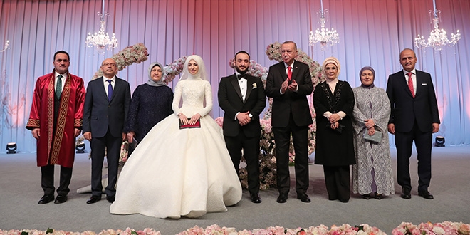 Erdoğan, Bakan Turhan'ın oğlunun nikah şahidi oldu