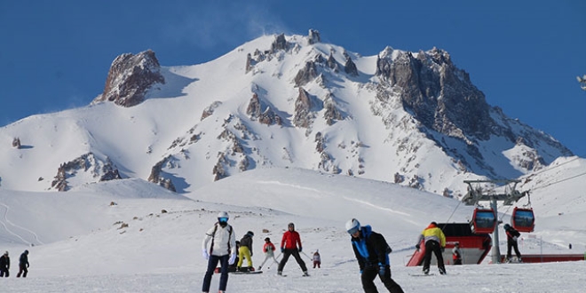 Erciyes'te yılbaşı yoğunluğu