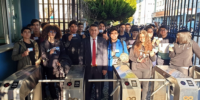 Turnikeli eğitimle devamsızlık azaldı, okul güvenliği arttı
