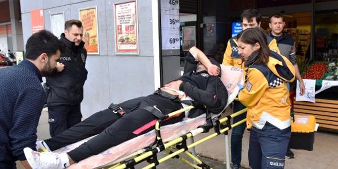 Öğretmen, trafikte tartıştığı sürücü tarafından bıçaklandı