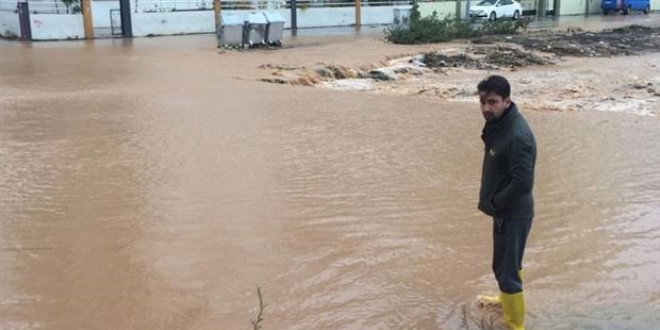 Adana Valisi başkanlığında kriz merkezi oluşturuldu