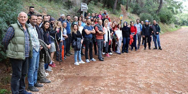 Öğretmenler doğa yürüyüşünde stres attı