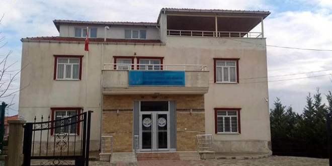 Yurtta iğrenç olay: Pencereden attığı notla ortaya çıktı
