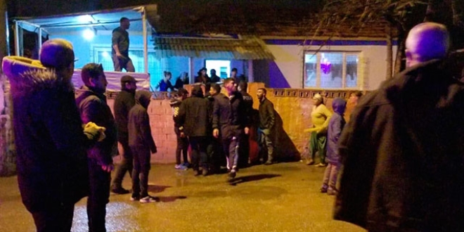 Romanların kavgasını polis hava ateş açarak durdurdu