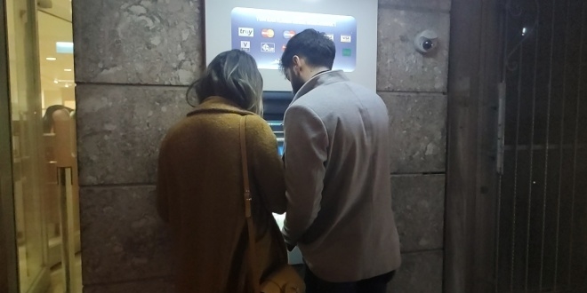 Polis sayesinde dolandırılmaktan kurtuldular