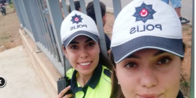 Abla-kardeş aynı şehirde trafik polisi olarak görev yapıyor