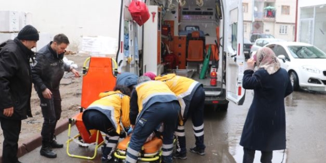 Sivas'ta iki öğrenci sobadan sızan gazdan zehirlendi