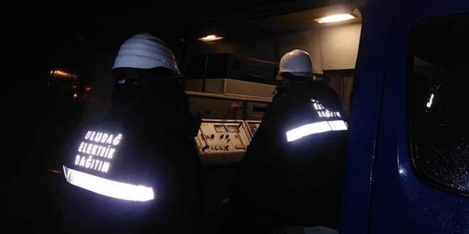 Gemiden atılan çapa, Marmara Adası'nı elektriksiz bırakmış