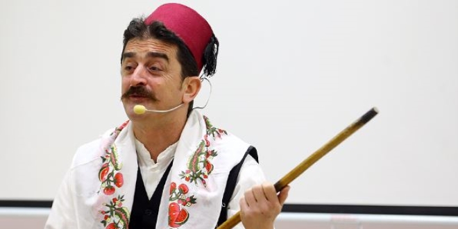 Üniversiteli meddah 'Osman Aga' sahnelerde