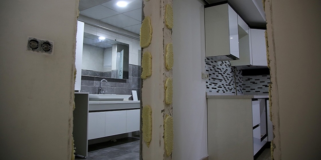 Kiracı boşalttığı evin kapıları, peteklerini söküp götürdü