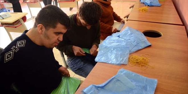 Bitlis'te kurumların galoşu özel öğrencilerden