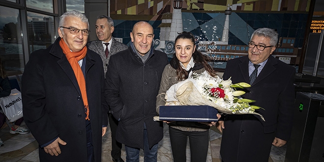 Vapura binen 18 milyonuncu yolcuya ve 1 milyonuncu sürücüye çiçek