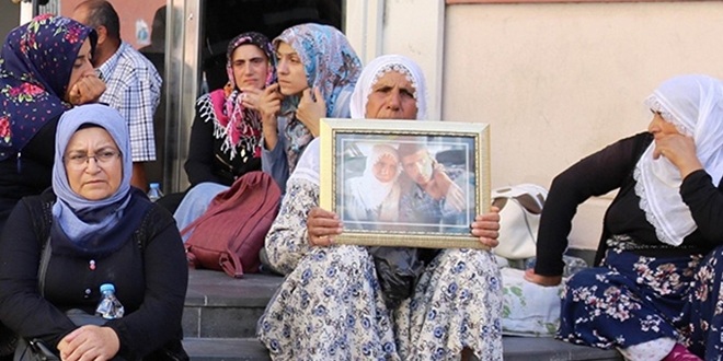 Diyarbakır anneleri yeni yılın ilk gününde de evlat nöbetinde