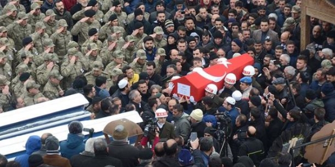 Şehit Rahmi Kaya'nın naaşı Erzurum'da toprağa verildi