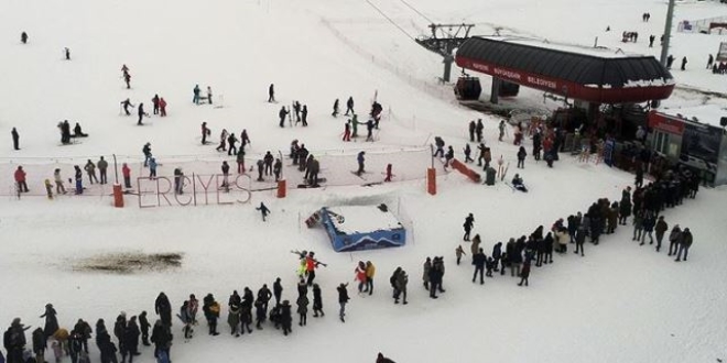 Erciyes'e yeni yılın ilk gününde ziyaretçi akını