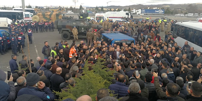 Bir çok ilde nakliyeciler eylem yaptı, trafik alt üst oldu