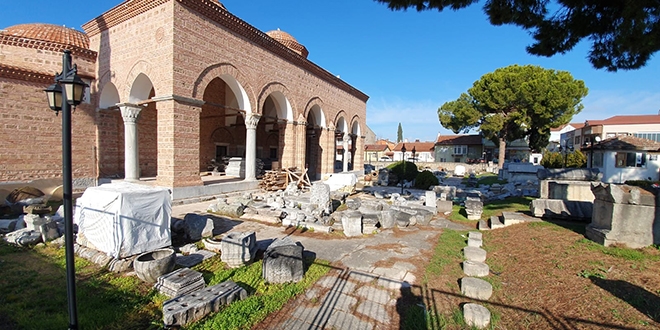 75 bin eser konteynırda çürüyor