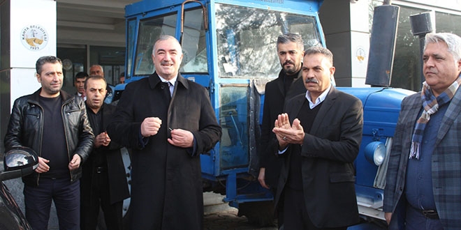 Başkan, makam aracını bıraktı, belediyeye tahsis etti