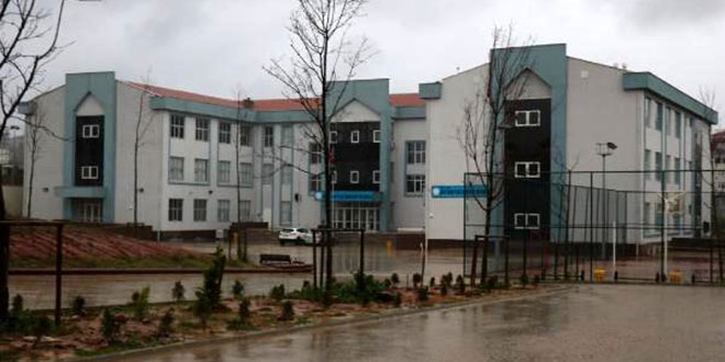 Okulun rögarı taştı, derslere ara verildi