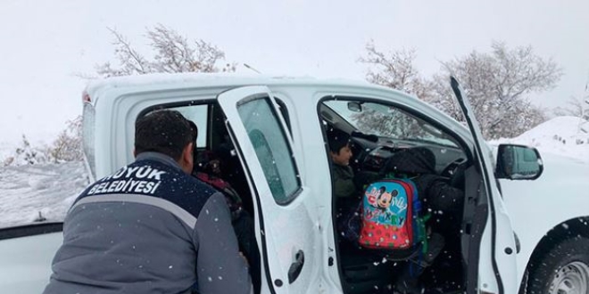 Konya'da karda mahsur kalan öğrenciler kurtarıldı