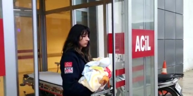 Kazayla bir aylık kardeşini hastanelik etti