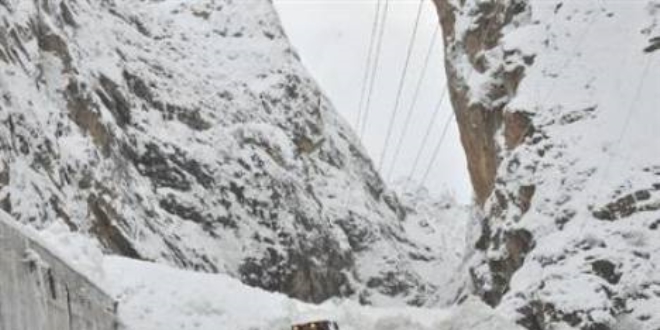 Sivas'ta kar nedeniyle 107 ky yolu ulama kapand