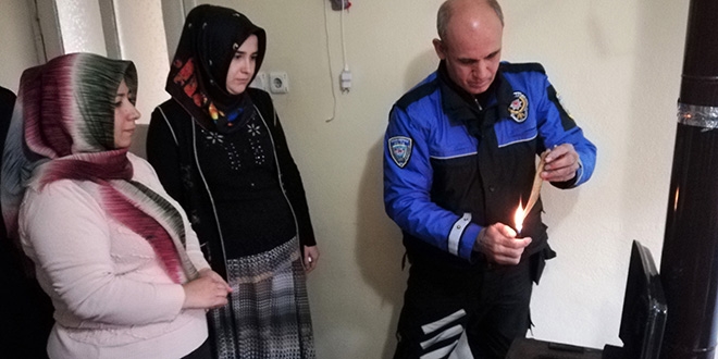 Polisten uygulamalı soba yakma eğitimi