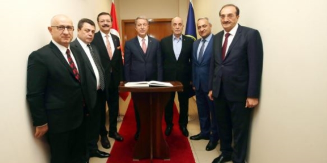 Bakan Akar, Türk-İş Genel Başkanı'nı ziyaret etti