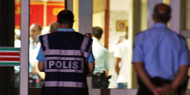 Dolandırıcılara 14 bin 500 dolar kaptırdı