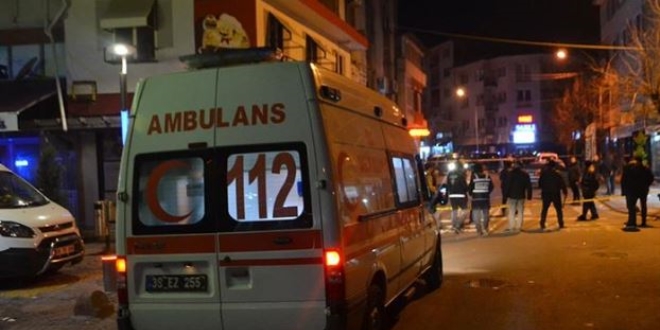 Lüleburgaz'da silahlı kavga: 1'i polis, 2 kişi yaralandı
