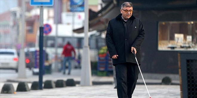 Görme engelli santral memuru azmiyle örnek oluyor
